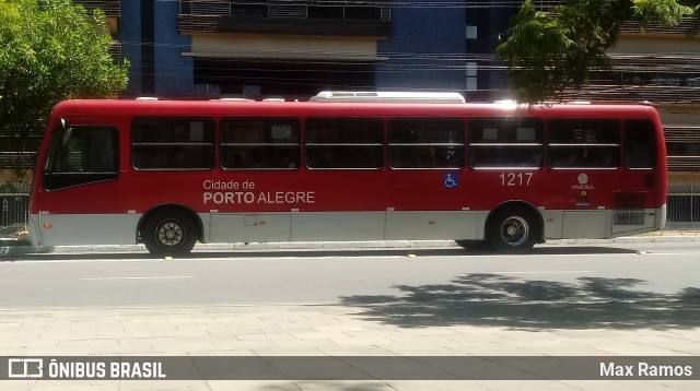 Trevo Transportes Coletivos 1217 na cidade de Porto Alegre, Rio Grande do Sul, Brasil, por Max Ramos. Número da foto: #7705595.