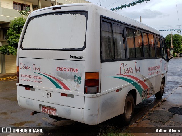 Cesar Tur 52 na cidade de Pompéu, Minas Gerais, Brasil, por Ailton Alves. Número da foto: #7707417.