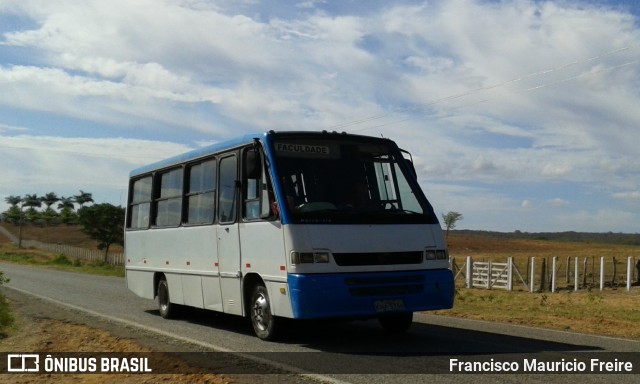 Ônibus Particulares KHA5766 na cidade de São José do Belmonte, Pernambuco, Brasil, por Francisco Mauricio Freire. Número da foto: #7821214.