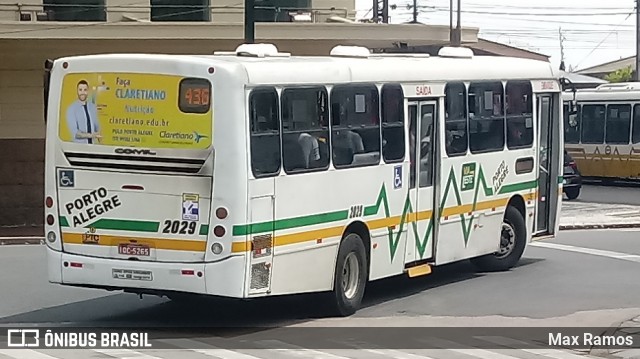 Auto Viação Presidente Vargas 2029 na cidade de Porto Alegre, Rio Grande do Sul, Brasil, por Max Ramos. ID da foto: 7825097.