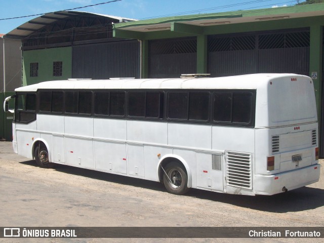 Ônibus Particulares GQV4471 na cidade de Coimbra, Minas Gerais, Brasil, por Christian  Fortunato. Número da foto: #7825000.