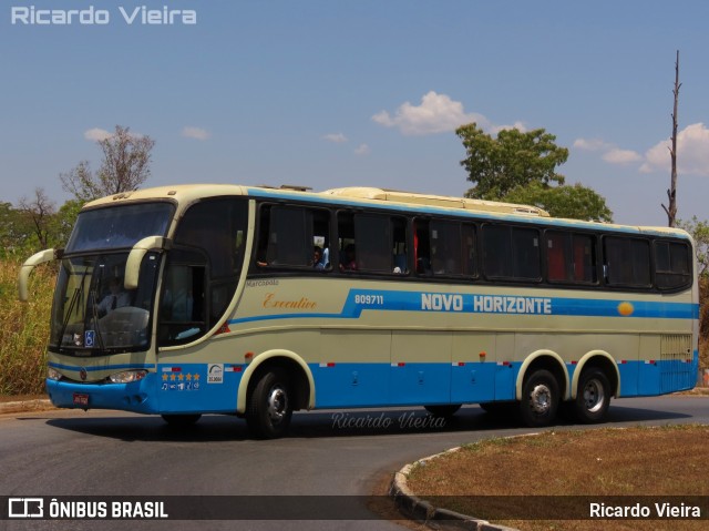 Viação Novo Horizonte 809711 na cidade de Brasília, Distrito Federal, Brasil, por Ricardo Vieira. ID da foto: 7838118.