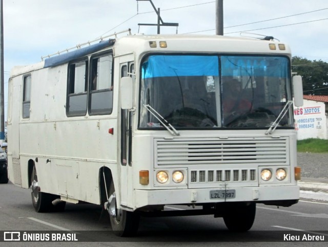 Motorhomes 7997 na cidade de Pacatuba, Ceará, Brasil, por Kieu Abreu. Número da foto: #7840028.