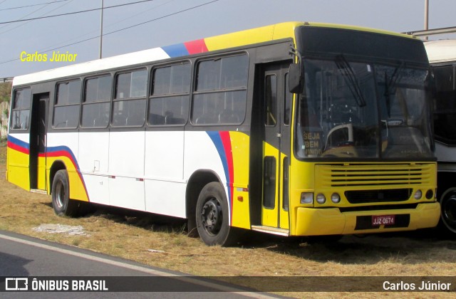 Ônibus Particulares 0674 na cidade de Goiânia, Goiás, Brasil, por Carlos Júnior. Número da foto: #7846201.