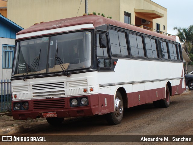 Ônibus Particulares  na cidade de São Lourenço do Oeste, Santa Catarina, Brasil, por Alexandre M.  Sanches. Número da foto: #7846913.