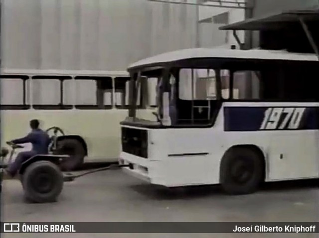 Unesul de Transportes 1970 na cidade de Caxias do Sul, Rio Grande do Sul, Brasil, por Joseí Gilberto Kniphoff. ID da foto: 7795102.