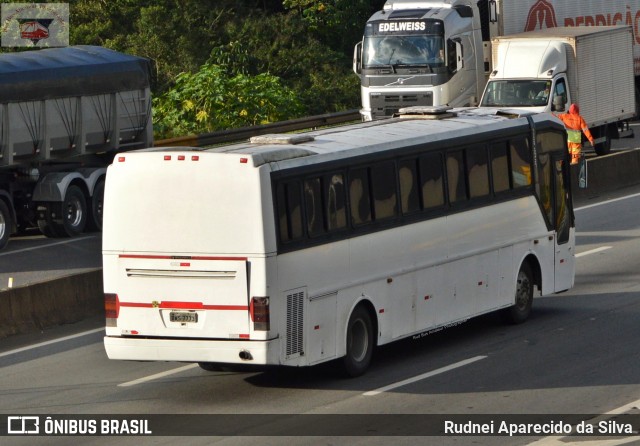 Ônibus Particulares 7773 na cidade de Arujá, São Paulo, Brasil, por Rudnei Aparecido da Silva. Número da foto: #7796109.