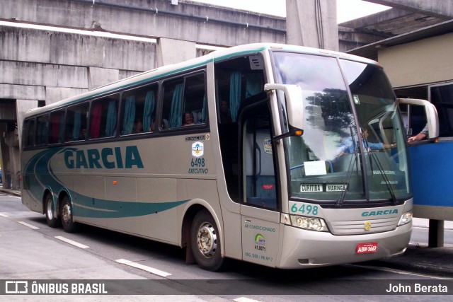 Viação Garcia 6498 na cidade de Curitiba, Paraná, Brasil, por John Berata. Número da foto: #7796181.