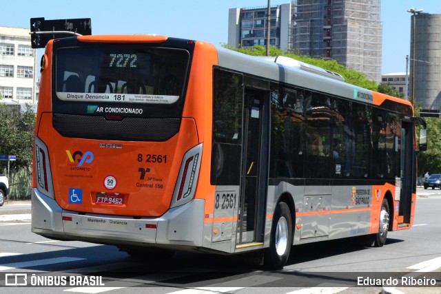 Viação Gato Preto 8 2561 na cidade de São Paulo, São Paulo, Brasil, por Eduardo Ribeiro. ID da foto: 7852383.