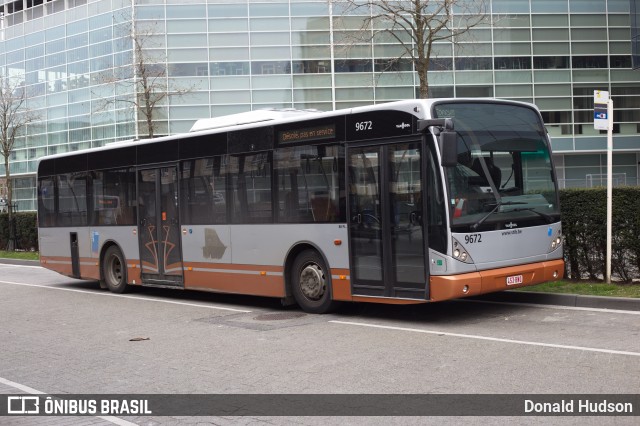 STIB - Société des Transports Intercommunaux de Bruxelles 9672 na cidade de Brussels, Brussels, Bélgica, por Donald Hudson. Número da foto: #7856145.