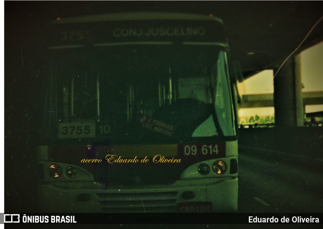Auto Viação Vitória 09 614 na cidade de São Paulo, São Paulo, Brasil, por Eduardo de Oliveira. Número da foto: #7856012.