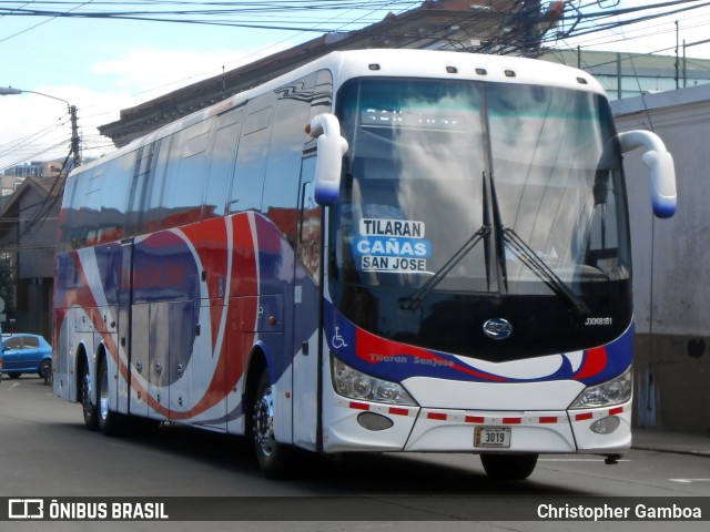Autotransportes Tilarán S.A. GB 3019 na cidade de San José, San José, Costa Rica, por Christopher Gamboa. Número da foto: #7861746.