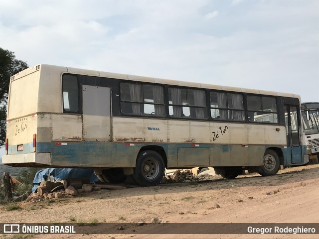 Ônibus Particulares Zé TUR na cidade de Piratini, Rio Grande do Sul, Brasil, por Gregor Rodeghiero. Número da foto: #7860691.
