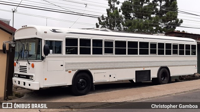 Autobuses sin identificación - Costa Rica  na cidade de Pacayas, Alvarado, Cartago, Costa Rica, por Christopher Gamboa. Número da foto: #7862312.