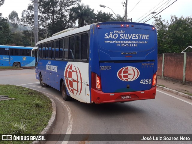 Viação São Silvestre 4250 na cidade de Congonhas, Minas Gerais, Brasil, por José Luiz Soares Neto. ID da foto: 7862926.