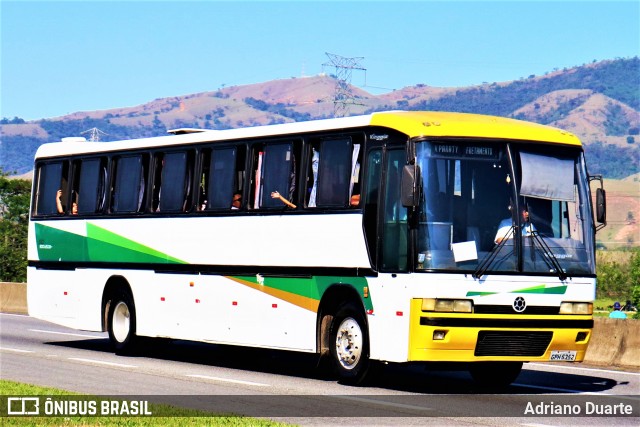 Ônibus Particulares GPH5352 na cidade de Roseira, São Paulo, Brasil, por Adriano Duarte. Número da foto: #7873567.