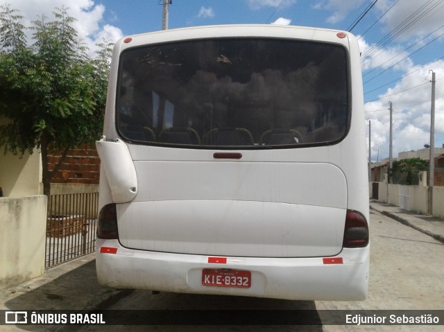 Ônibus Particulares KIE8332 na cidade de Nazaré da Mata, Pernambuco, Brasil, por Edjunior Sebastião. Número da foto: #7875749.