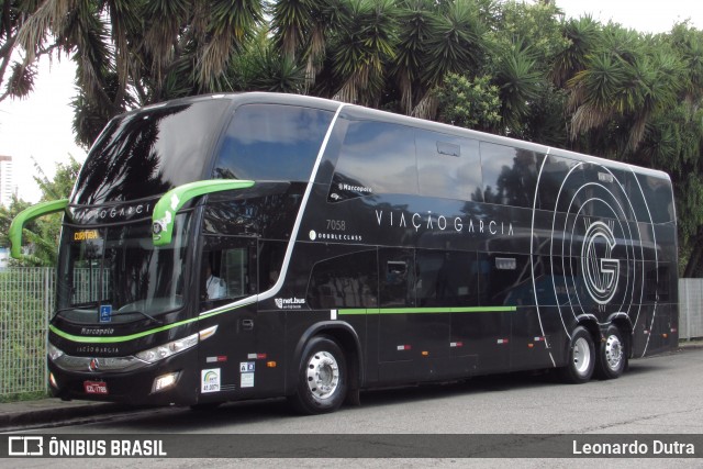 Viação Garcia 7058 na cidade de Curitiba, Paraná, Brasil, por Leonardo Dutra. Número da foto: #7882128.