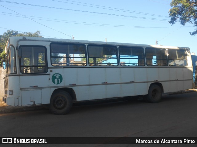 Ônibus Particulares 01 na cidade de Santo Antônio do Amparo, Minas Gerais, Brasil, por Marcos de Alcantara Pinto. ID da foto: 7882608.