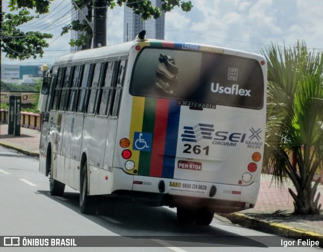 Empresa Metropolitana 261 na cidade de Recife, Pernambuco, Brasil, por Igor Felipe. ID da foto: 7885513.