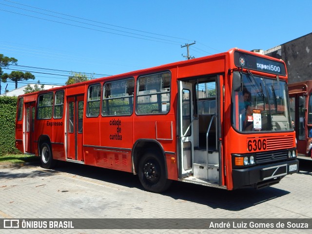 Ônibus Particulares 6306 na cidade de Curitiba, Paraná, Brasil, por André Luiz Gomes de Souza. ID da foto: 7884438.