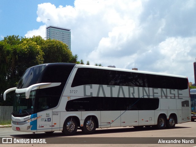 Auto Viação Catarinense 3727 na cidade de Curitiba, Paraná, Brasil, por Alexandre Rodrigo. ID da foto: 7801636.