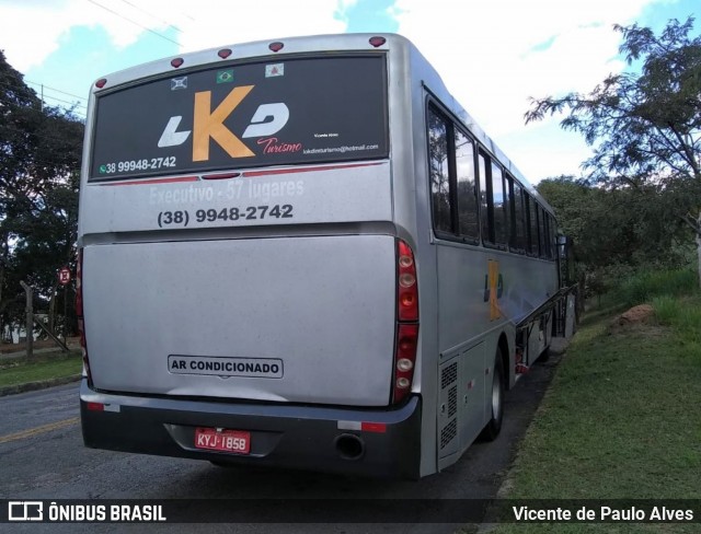 Ônibus Particulares 1858 na cidade de Belo Horizonte, Minas Gerais, Brasil, por Vicente de Paulo Alves. Número da foto: #7810721.