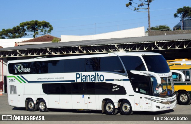 Planalto Transportes 2560 na cidade de Curitiba, Paraná, Brasil, por Luiz Scarabotto . ID da foto: 7813565.