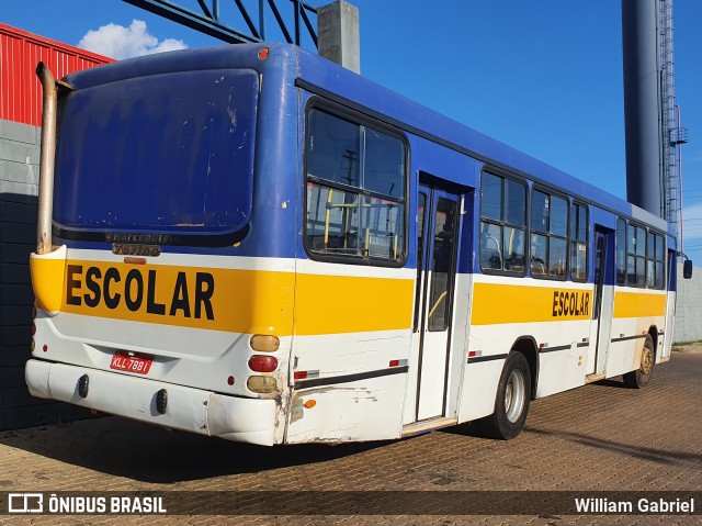 Escolares 7881 na cidade de Taguatinga, Distrito Federal, Brasil, por William Gabriel. Número da foto: #7818412.