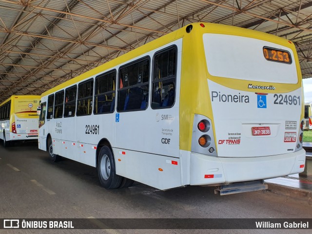 Viação Pioneira 224961 na cidade de Ceilândia, Distrito Federal, Brasil, por William Gabriel. Número da foto: #7818423.