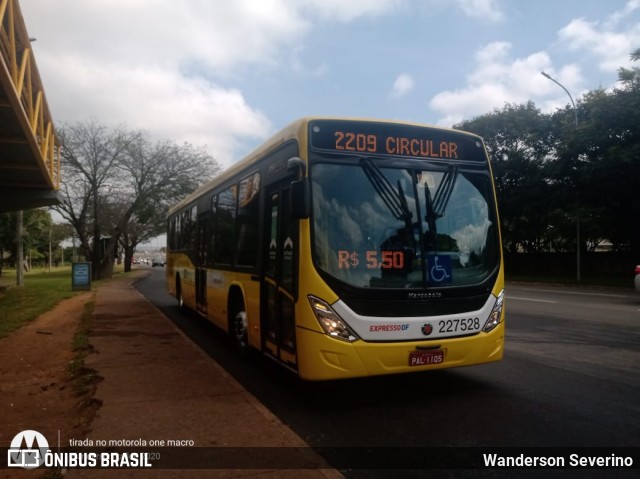 Viação Pioneira 227528 na cidade de Brasília, Distrito Federal, Brasil, por Wanderson Severino. Número da foto: #7819196.