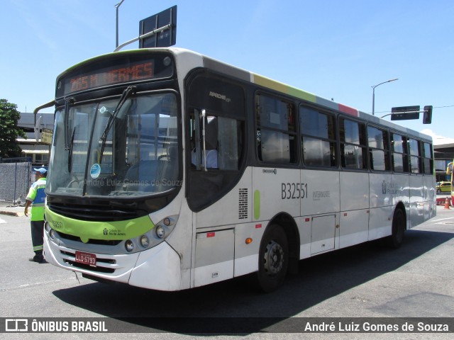 Viação Pavunense B32551 na cidade de Rio de Janeiro, Rio de Janeiro, Brasil, por André Luiz Gomes de Souza. ID da foto: 7817914.