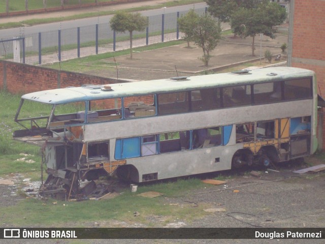 Sucata e Desmanches  na cidade de Porto Alegre, Rio Grande do Sul, Brasil, por Douglas Paternezi. Número da foto: #7913129.
