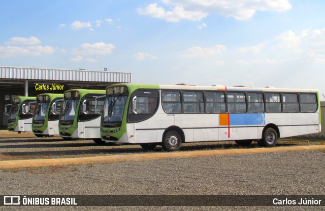 Ônibus Particulares 5863 na cidade de Goiânia, Goiás, Brasil, por Carlos Júnior. Número da foto: #7917848.