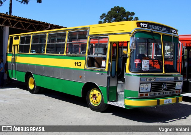 Ônibus Particulares 113 na cidade de Curitiba, Paraná, Brasil, por Vagner Valani. ID da foto: 7922816.