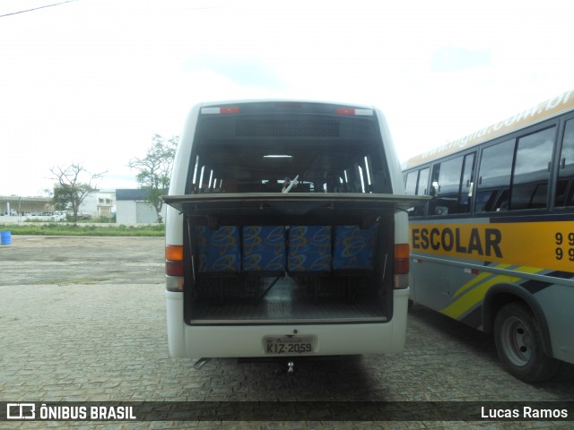 Ônibus Particulares KIZ2059 na cidade de Caruaru, Pernambuco, Brasil, por Lucas Ramos. Número da foto: #7924963.