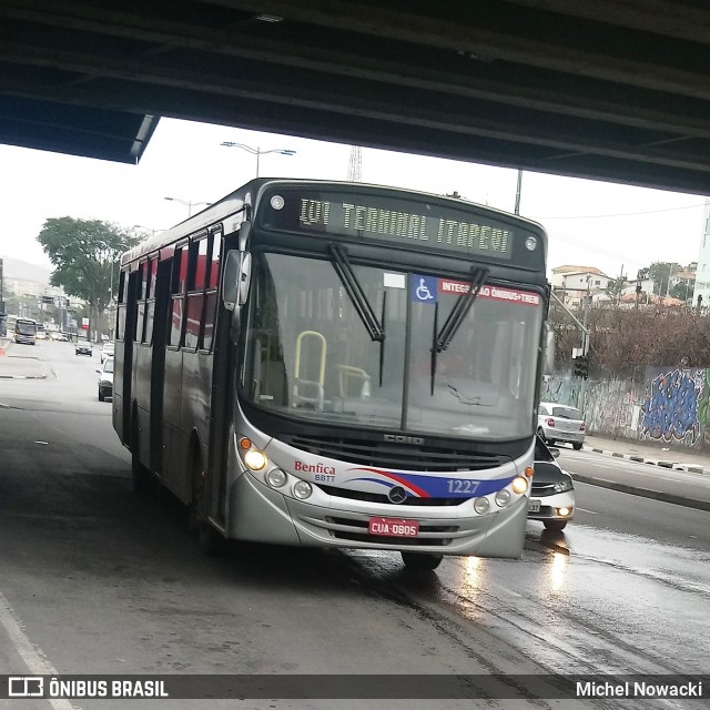 BBTT - Benfica Barueri Transporte e Turismo 1227 na cidade de Itapevi, São Paulo, Brasil, por Michel Nowacki. ID da foto: 7930347.