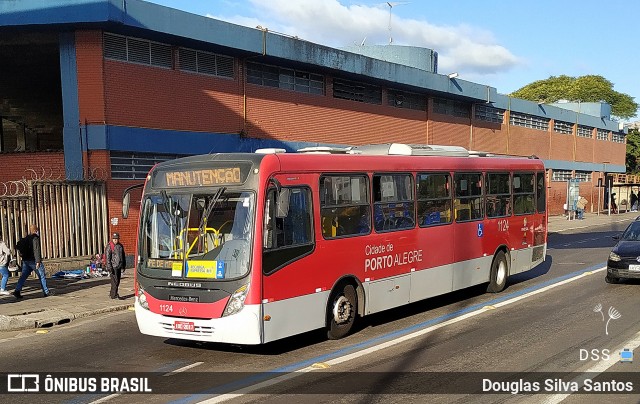 Trevo Transportes Coletivos 1124 na cidade de Porto Alegre, Rio Grande do Sul, Brasil, por Douglas Silva Santos. ID da foto: 7888907.