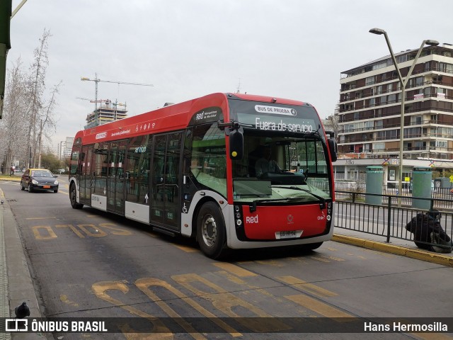 Redbus Urbano 767 na cidade de Las Condes, Santiago, Metropolitana de Santiago, Chile, por Hans Hermosilla. ID da foto: 7941880.