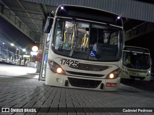 Expresso Azul 17425 na cidade de Pinhais, Paraná, Brasil, por Cadmiel Pedroso. ID da foto: 7940914.