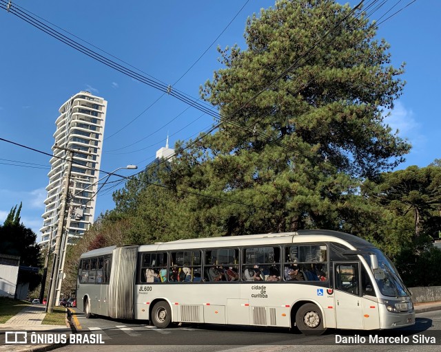 Expresso Azul JL600 na cidade de Curitiba, Paraná, Brasil, por Danilo Marcelo Silva. ID da foto: 7951200.