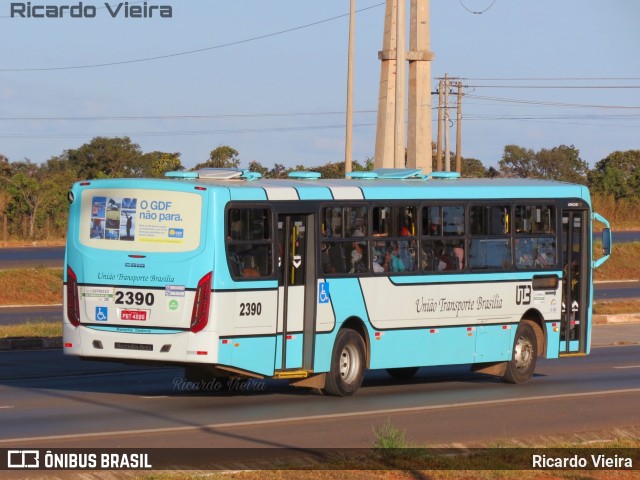 UTB - União Transporte Brasília 2390 na cidade de Santa Maria, Distrito Federal, Brasil, por Ricardo Vieira. Número da foto: #7954149.