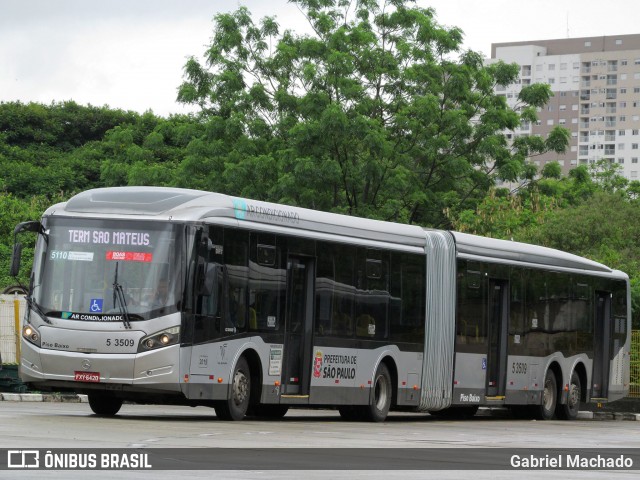 Via Sudeste Transportes S.A. 5 1583 na cidade de São Paulo, São Paulo, Brasil, por Gabriel Machado. ID da foto: 7963448.