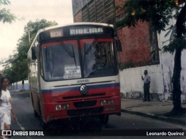 Vitral - Violeta Transportes 8648 na cidade de Salvador, Bahia, Brasil, por Leonardo Queiroz. Número da foto: #7901815.