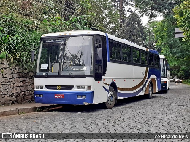 Transportes Abençoado 550 na cidade de Petrópolis, Rio de Janeiro, Brasil, por Zé Ricardo Reis. Número da foto: #7997895.