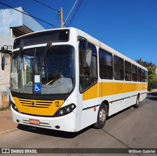Escolares 125 na cidade de Samambaia, Distrito Federal, Brasil, por William Gabriel. Número da foto: #7997298.