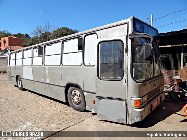 Ônibus Particulares 2242 na cidade de Curitiba, Paraná, Brasil, por Hipólito Rodrigues. ID da foto: 8001869.