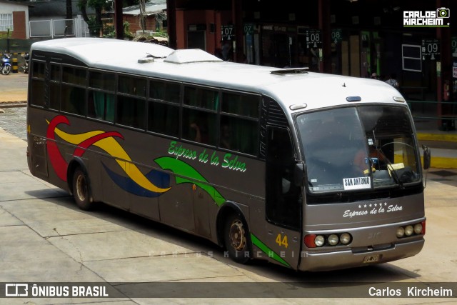 Expreso de la Selva 44 na cidade de Puerto Iguazú, Iguazú, Misiones, Argentina, por Carlos Kircheim. Número da foto: #8007105.