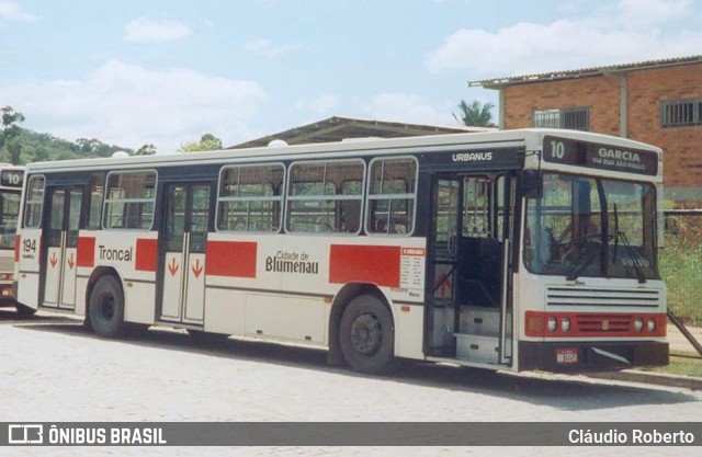 Empresa Nossa Senhora da Glória 194 na cidade de Blumenau, Santa Catarina, Brasil, por Cláudio Roberto. Número da foto: #8005215.