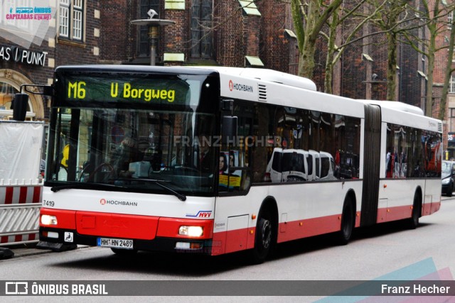 Hamburger Hochbahn AG - HHA 7419 na cidade de Hamburg, Hamburg, Alemanha, por Franz Hecher. Número da foto: #8015826.